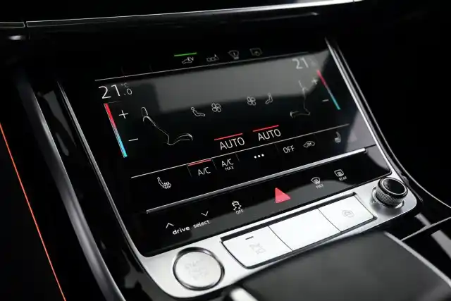 Musta Sedan, Audi A8 – ZOO-219