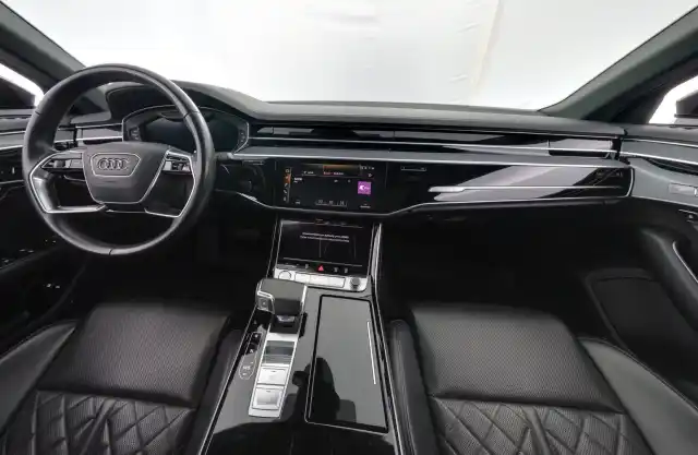 Musta Sedan, Audi A8 – ZOO-219