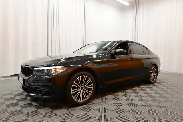 Musta Sedan, BMW 530 – ZOO-307