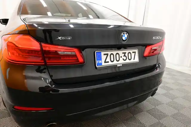 Musta Sedan, BMW 530 – ZOO-307