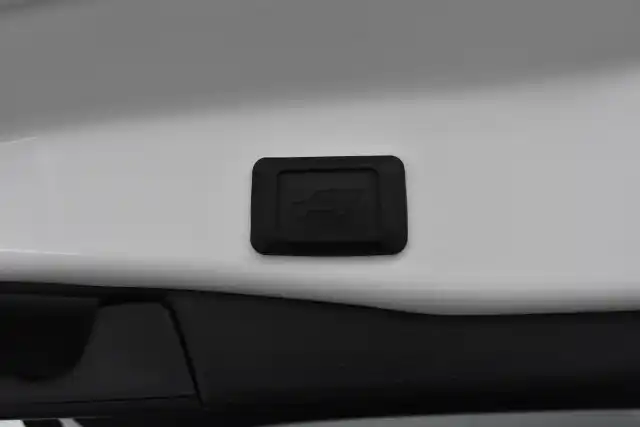 Valkoinen Maastoauto, Toyota RAV4 PLUG-IN – ZOO-621