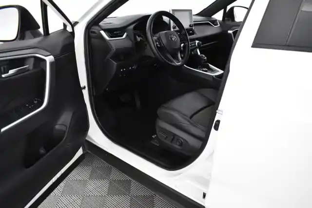 Valkoinen Maastoauto, Toyota RAV4 PLUG-IN – ZOO-621
