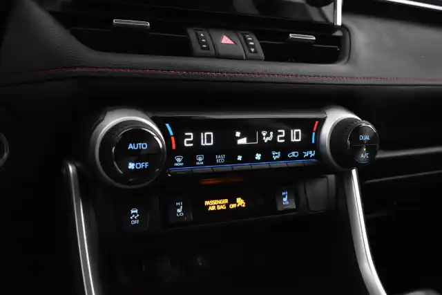 Valkoinen Maastoauto, Toyota RAV4 PLUG-IN – ZOO-621