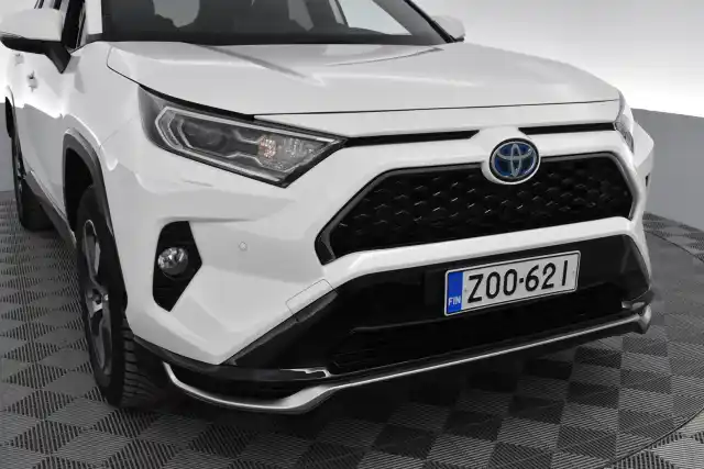 Valkoinen Maastoauto, Toyota RAV4 PLUG-IN – ZOO-621
