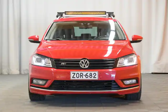 Punainen Farmari, Volkswagen Passat – ZOR-682