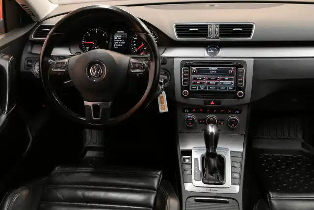 Punainen Farmari, Volkswagen Passat – ZOR-682