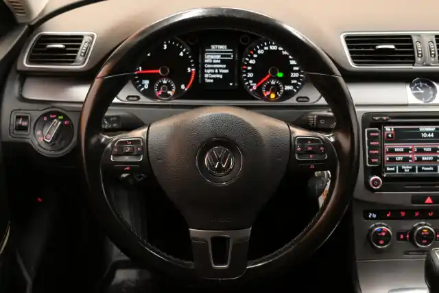 Punainen Farmari, Volkswagen Passat – ZOR-682