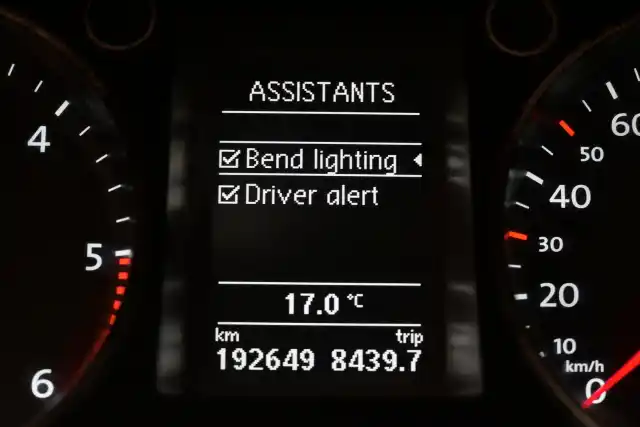 Punainen Farmari, Volkswagen Passat – ZOR-682