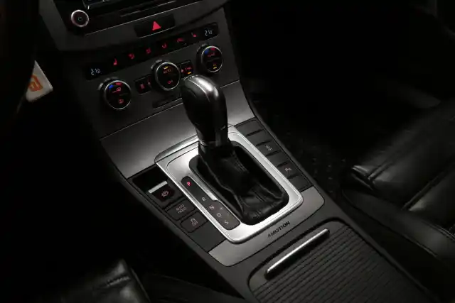 Punainen Farmari, Volkswagen Passat – ZOR-682