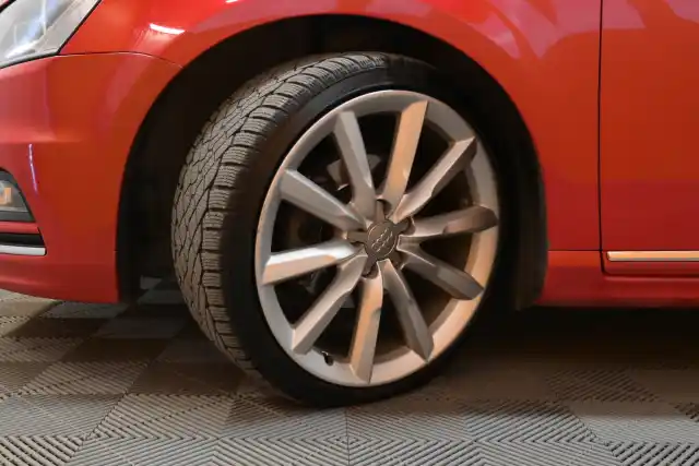 Punainen Farmari, Volkswagen Passat – ZOR-682