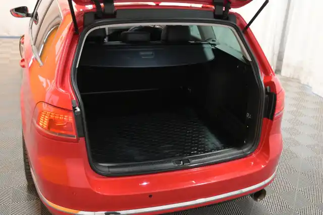 Punainen Farmari, Volkswagen Passat – ZOR-682