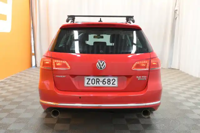 Punainen Farmari, Volkswagen Passat – ZOR-682