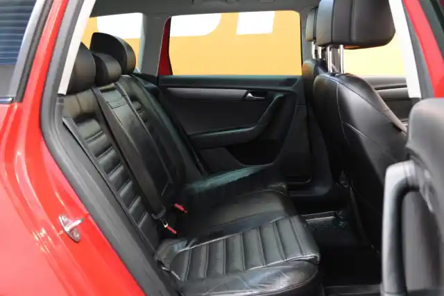 Punainen Farmari, Volkswagen Passat – ZOR-682