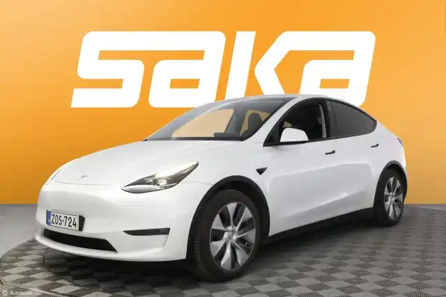 Valkoinen Maastoauto, Tesla Model Y – ZOS-724