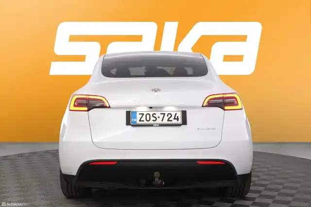 Valkoinen Maastoauto, Tesla Model Y – ZOS-724