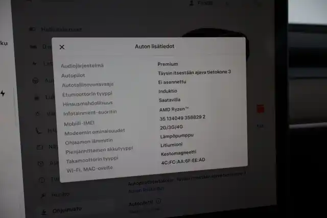 Valkoinen Maastoauto, Tesla Model Y – ZOS-724