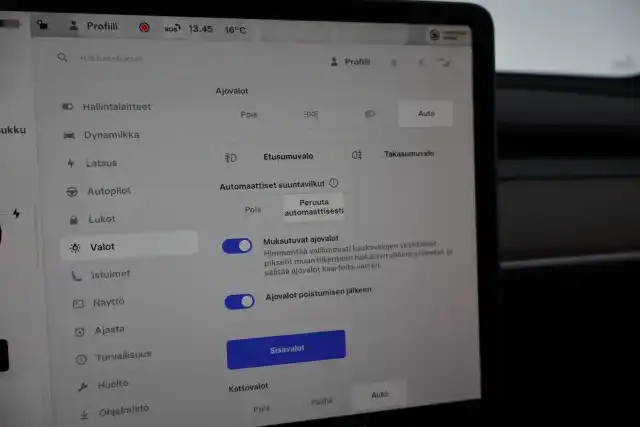 Valkoinen Maastoauto, Tesla Model Y – ZOS-724