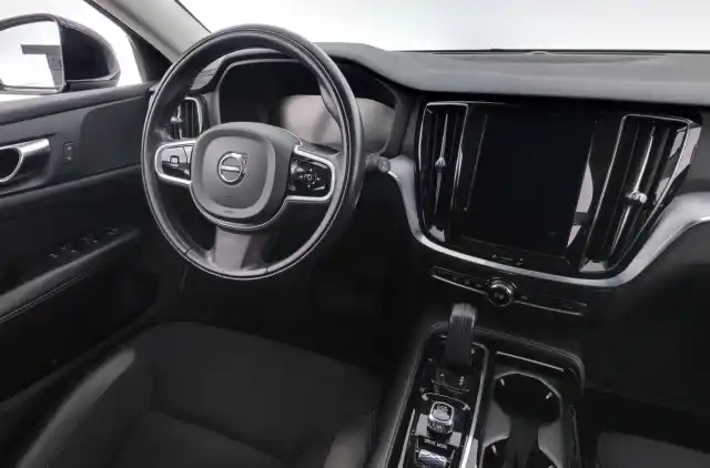 Musta Farmari, Volvo V60 – ZOT-801