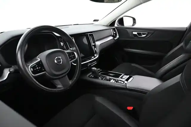 Musta Farmari, Volvo V60 – ZOT-801