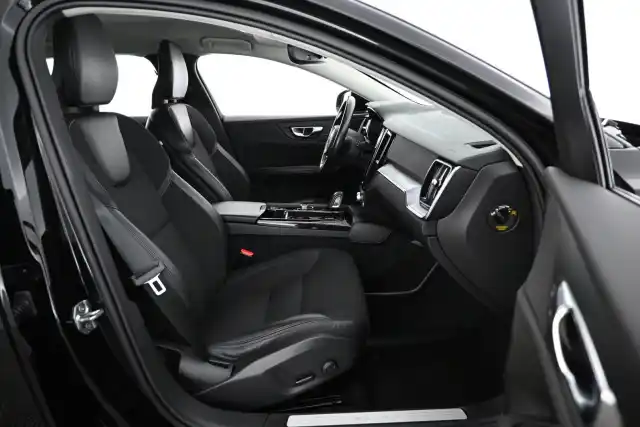 Musta Farmari, Volvo V60 – ZOT-801