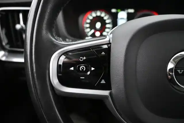 Musta Farmari, Volvo V60 – ZOT-801