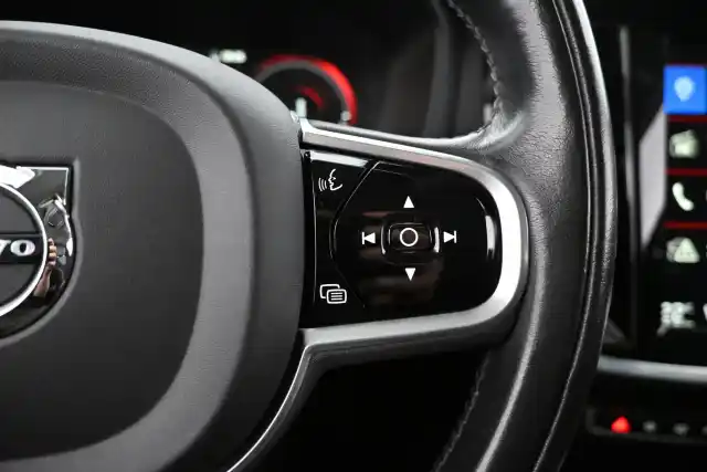 Musta Farmari, Volvo V60 – ZOT-801