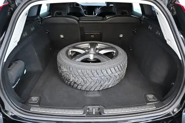 Musta Farmari, Volvo V60 – ZOT-801