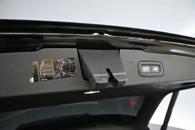 Musta Farmari, Volvo V60 – ZOT-801