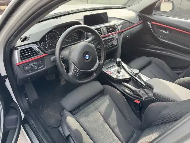 Valkoinen Sedan, BMW 330 – ZOU-168