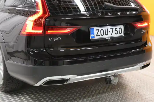 Musta Farmari, Volvo V90 Cross Country – ZOU-750