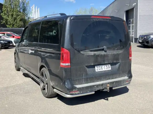 Musta Tila-auto, Mercedes-Benz V – ZOX-139