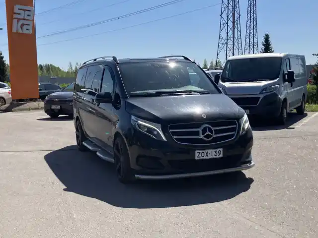 Musta Tila-auto, Mercedes-Benz V – ZOX-139