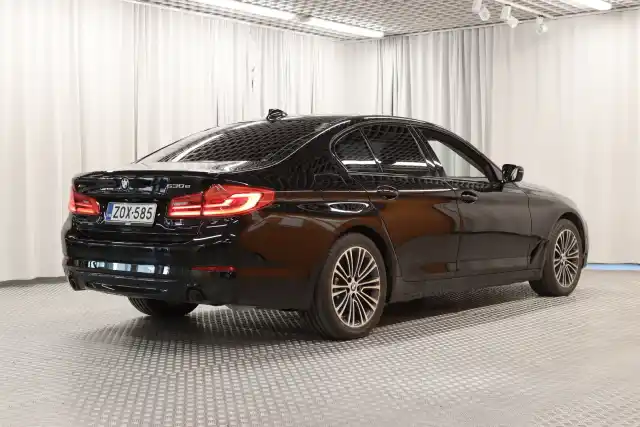 Musta Sedan, BMW 530 – ZOX-585