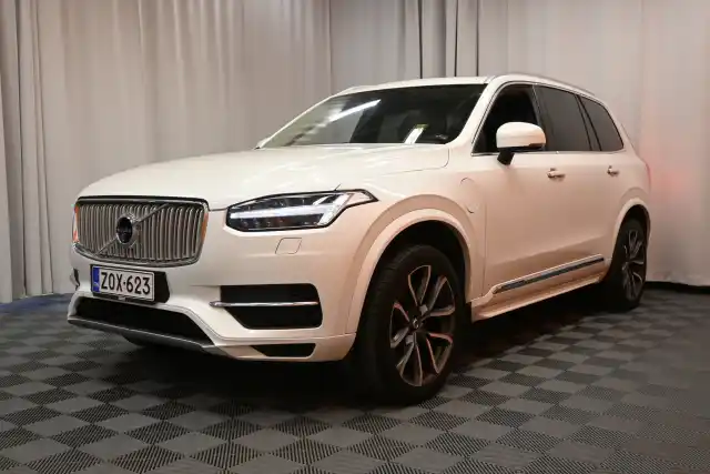 Valkoinen Maastoauto, Volvo XC90 – ZOX-623