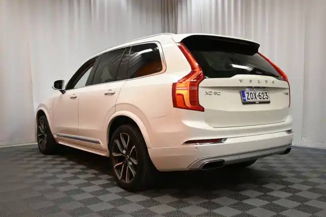 Valkoinen Maastoauto, Volvo XC90 – ZOX-623