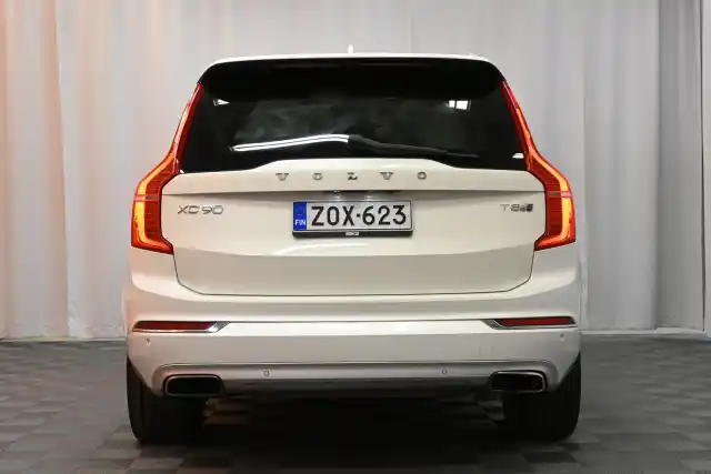 Valkoinen Maastoauto, Volvo XC90 – ZOX-623