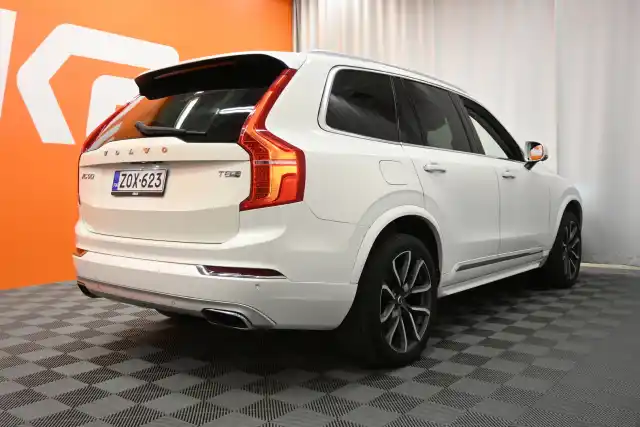 Valkoinen Maastoauto, Volvo XC90 – ZOX-623