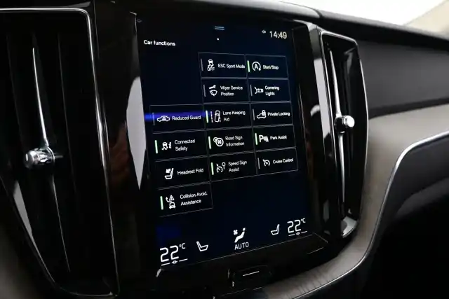 Valkoinen Maastoauto, Volvo XC60 – ZOX-664