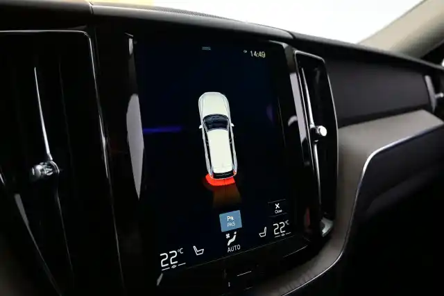 Valkoinen Maastoauto, Volvo XC60 – ZOX-664