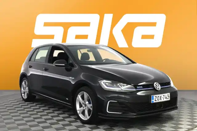 Musta Viistoperä, Volkswagen Golf – ZOX-743