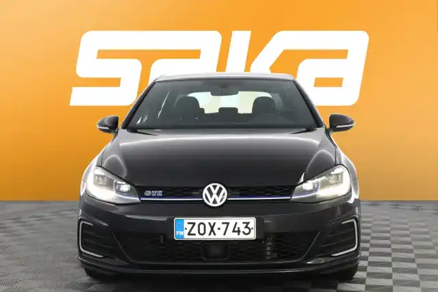 Musta Viistoperä, Volkswagen Golf – ZOX-743