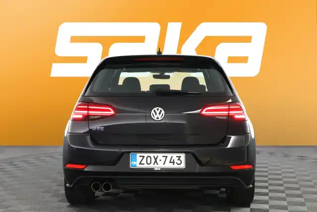 Musta Viistoperä, Volkswagen Golf – ZOX-743