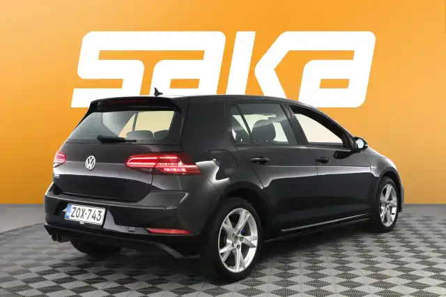 Musta Viistoperä, Volkswagen Golf – ZOX-743