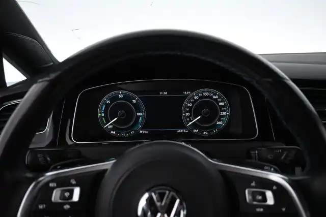 Musta Viistoperä, Volkswagen Golf – ZOX-743