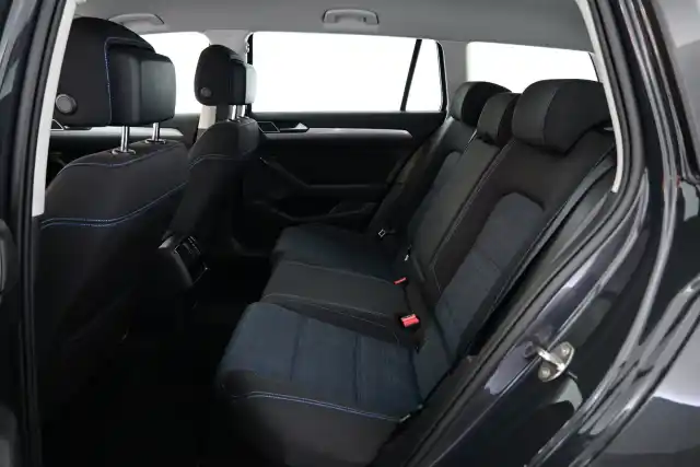 Harmaa Farmari, Volkswagen Passat – ZPC-809