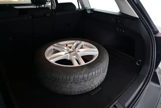 Harmaa Farmari, Volkswagen Passat – ZPC-809
