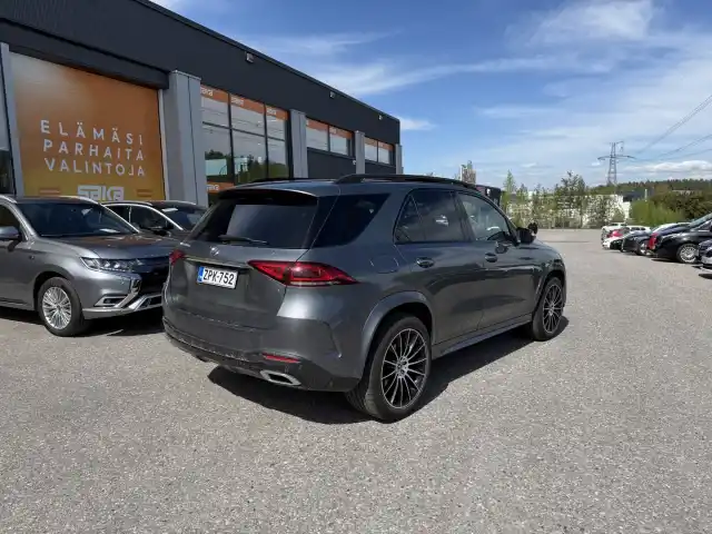 Harmaa Maastoauto, Mercedes-Benz GLE – ZPK-752