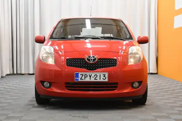 Punainen Viistoperä, Toyota Yaris – ZPY-213