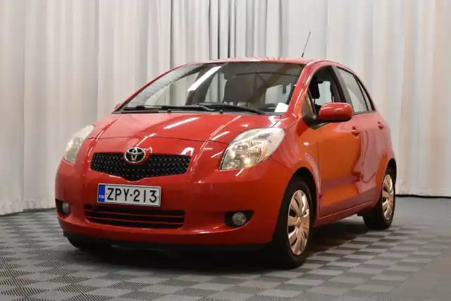 Punainen Viistoperä, Toyota Yaris – ZPY-213