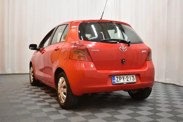 Punainen Viistoperä, Toyota Yaris – ZPY-213